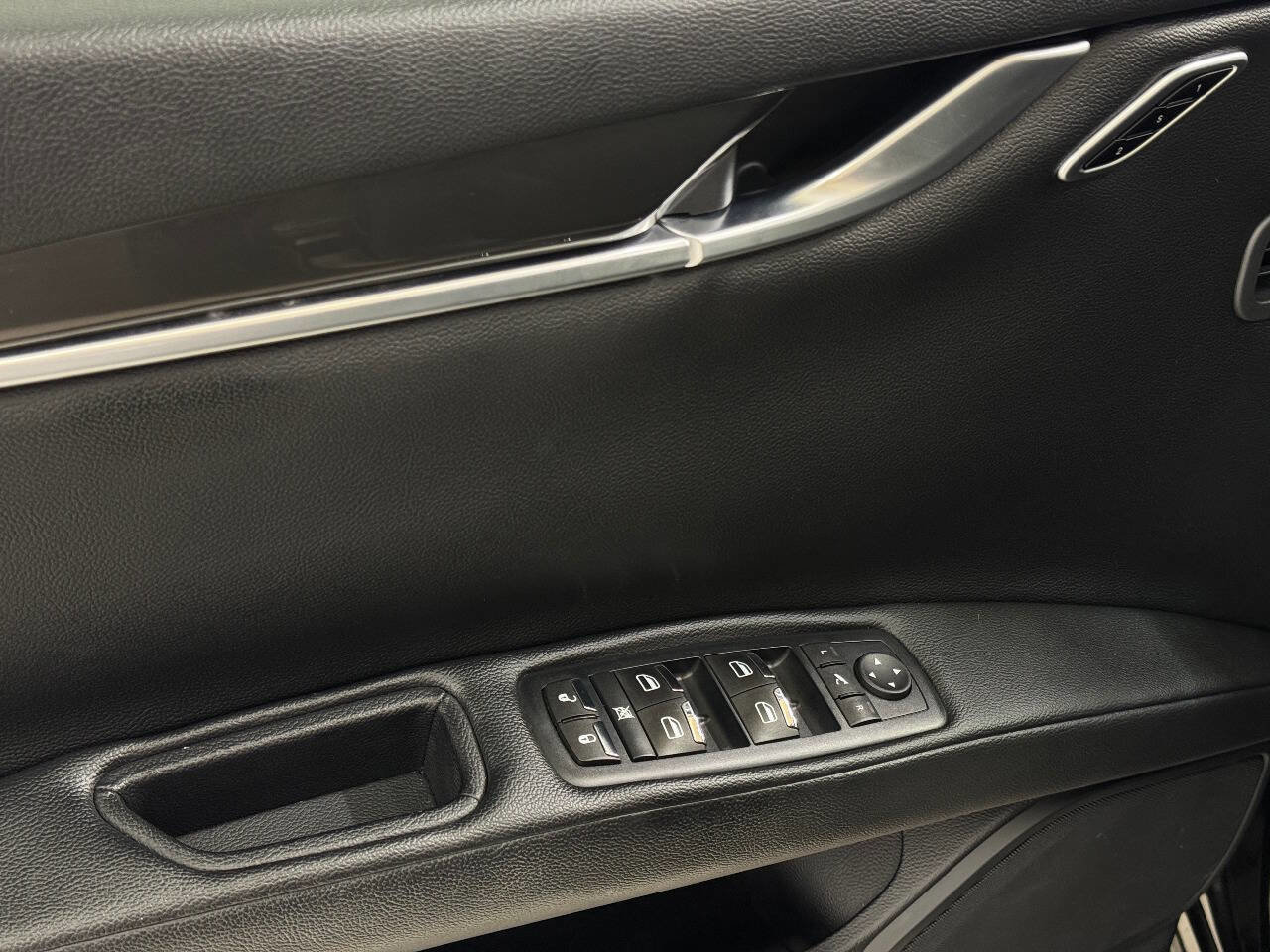 Used 2017 Maserati Ghibli image 38