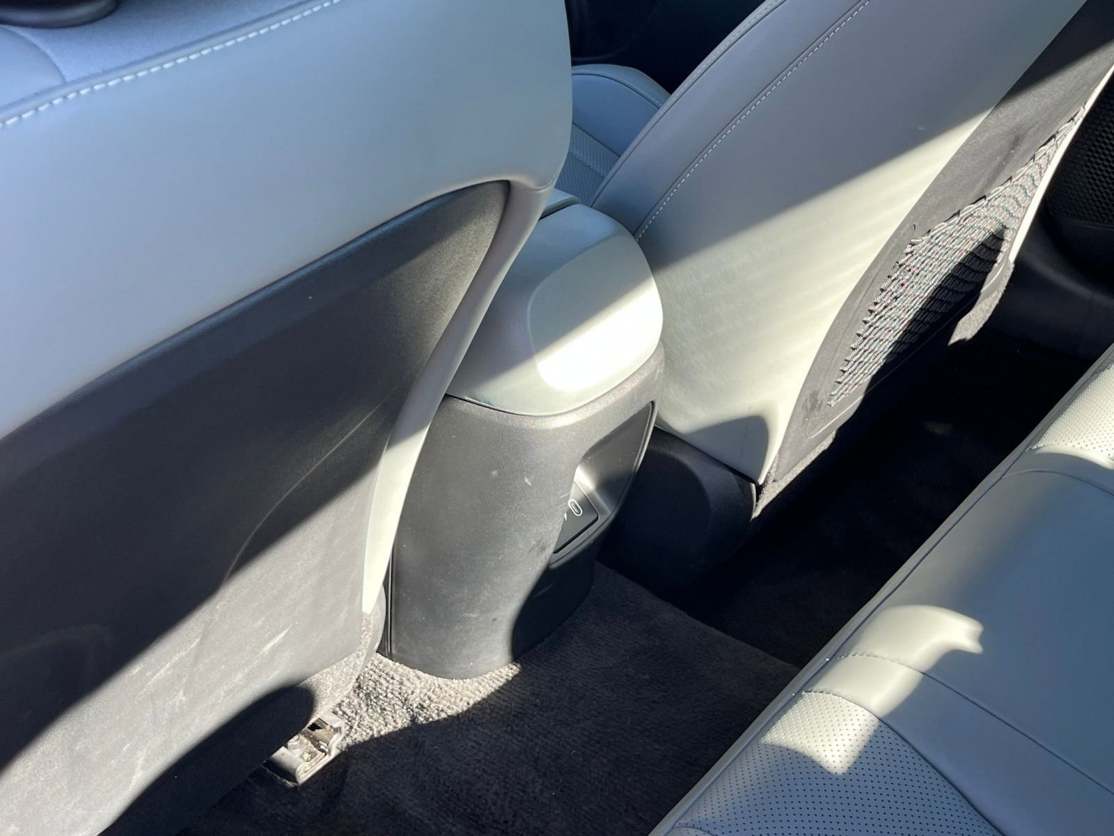 Used 2025 Hyundai Elantra Limited image 24