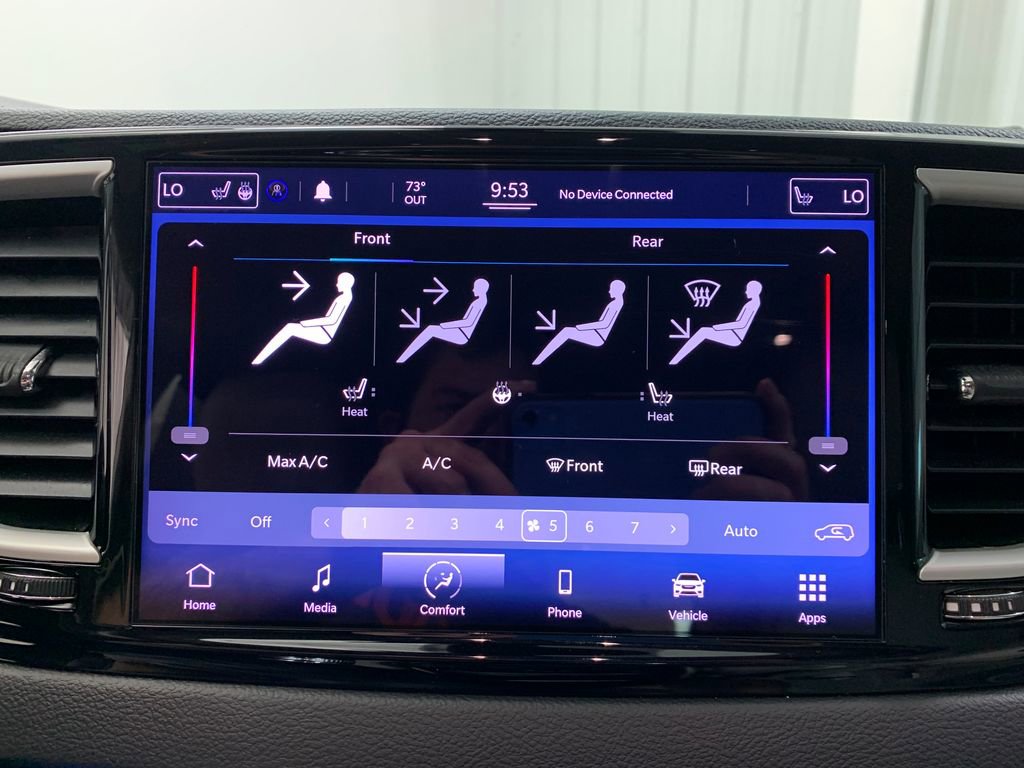 Used 2021 Chrysler Pacifica Touring-L image 28