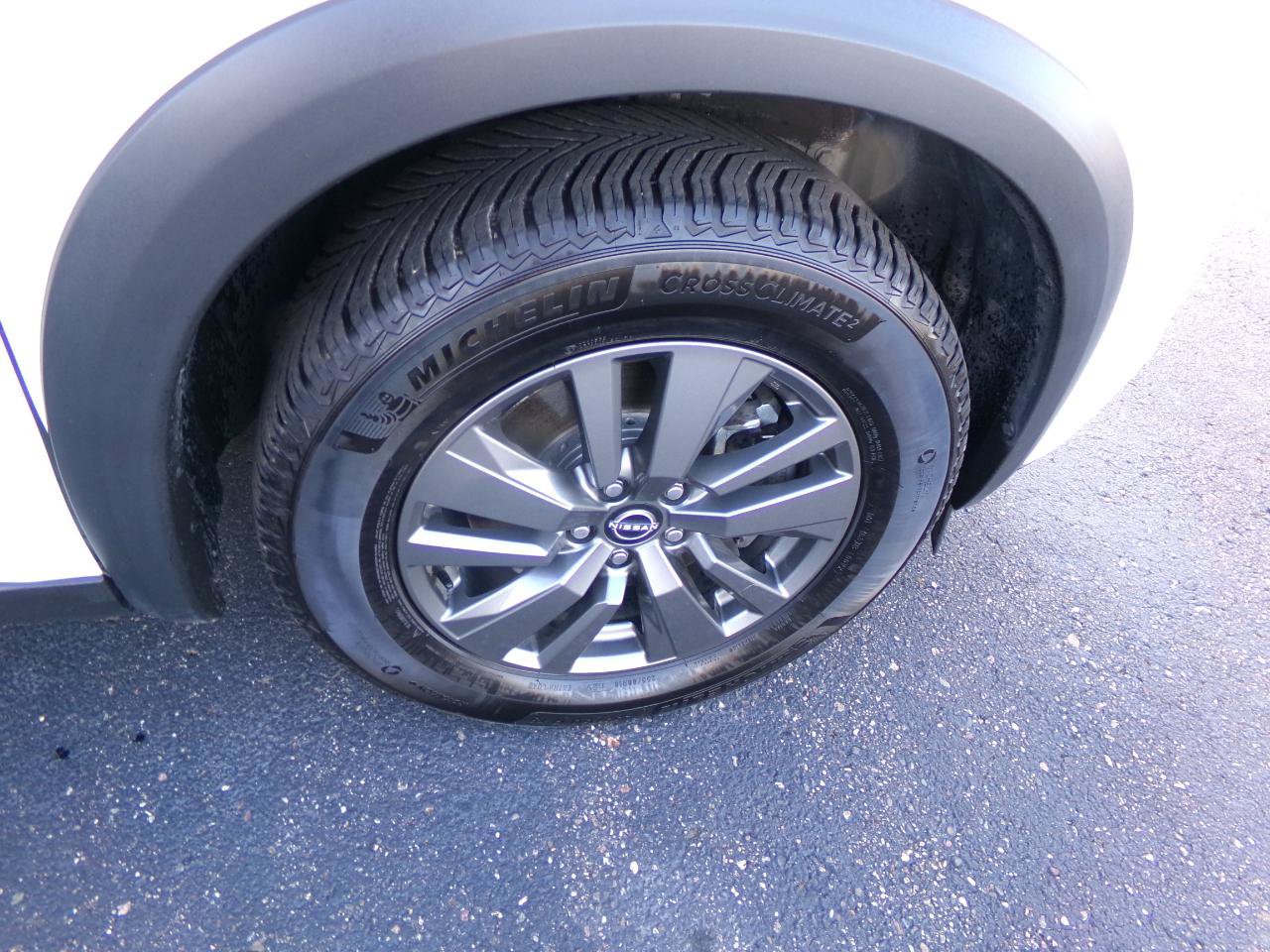 Used 2024 Nissan Pathfinder SV AWD/4WD image 47