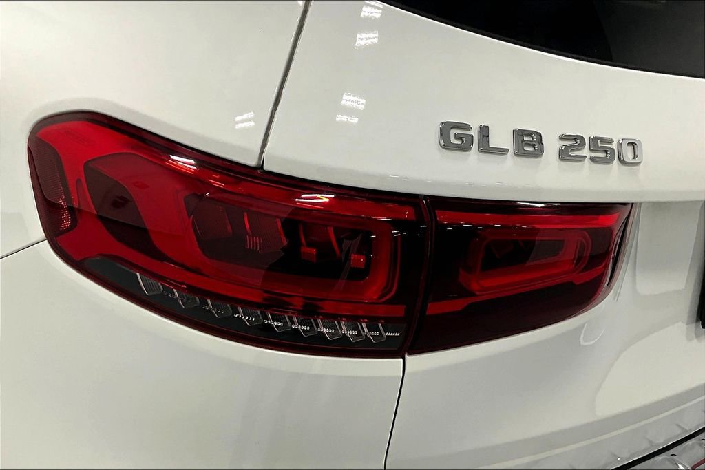 Used 2022 Mercedes-Benz GLB 250 image 40