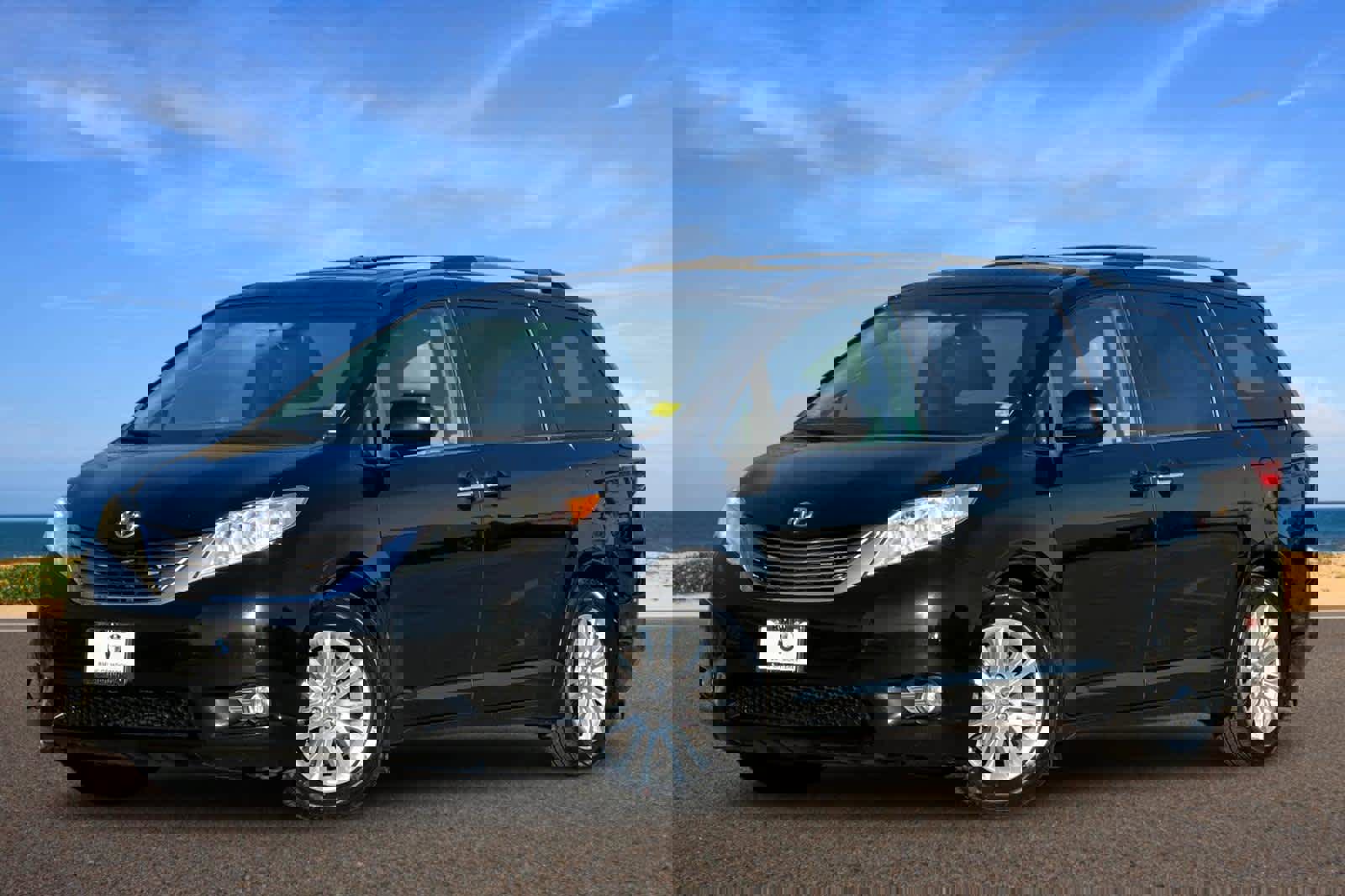 Used 2015 Toyota Sienna XLE Premium image 1