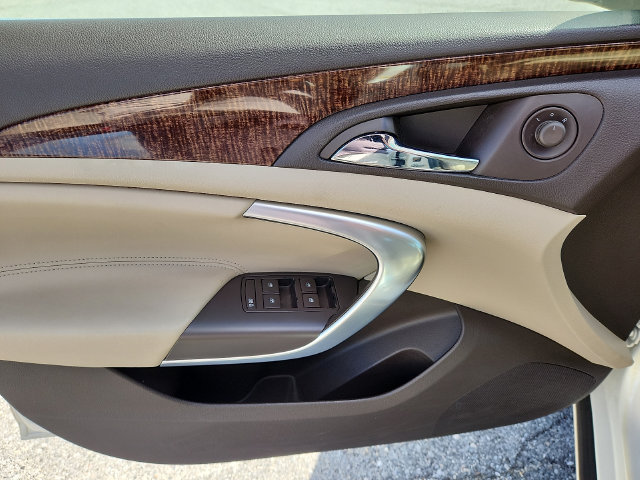 Used 2012 Buick Regal Leather FWD image 12