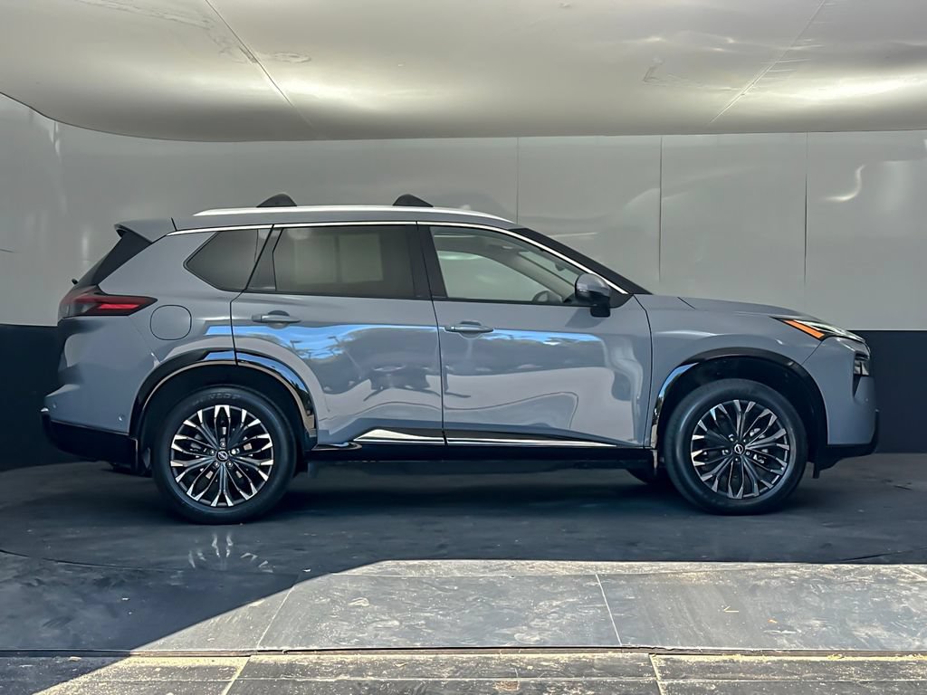 Used 2025 Nissan Rogue Platinum w/ Platinum Premium Package AWD/4WD image 2