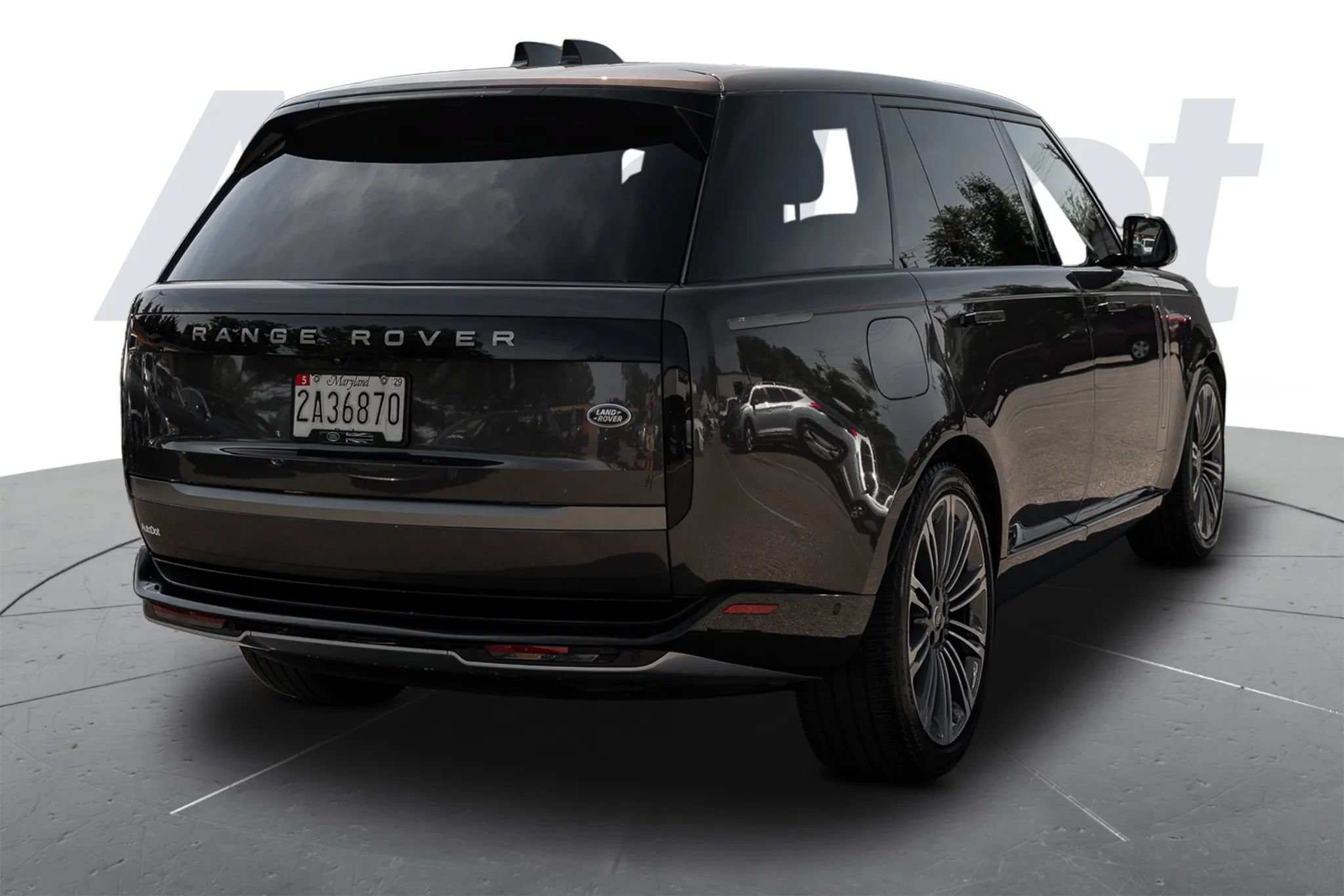 Used 2023 Land Rover Range Rover Long Wheelbase SE AWD/4WD image 3