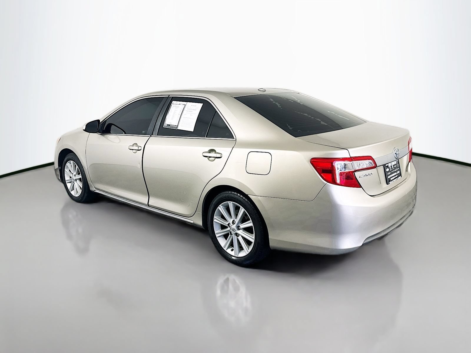 Used 2014 Toyota Camry XLE FWD image 5