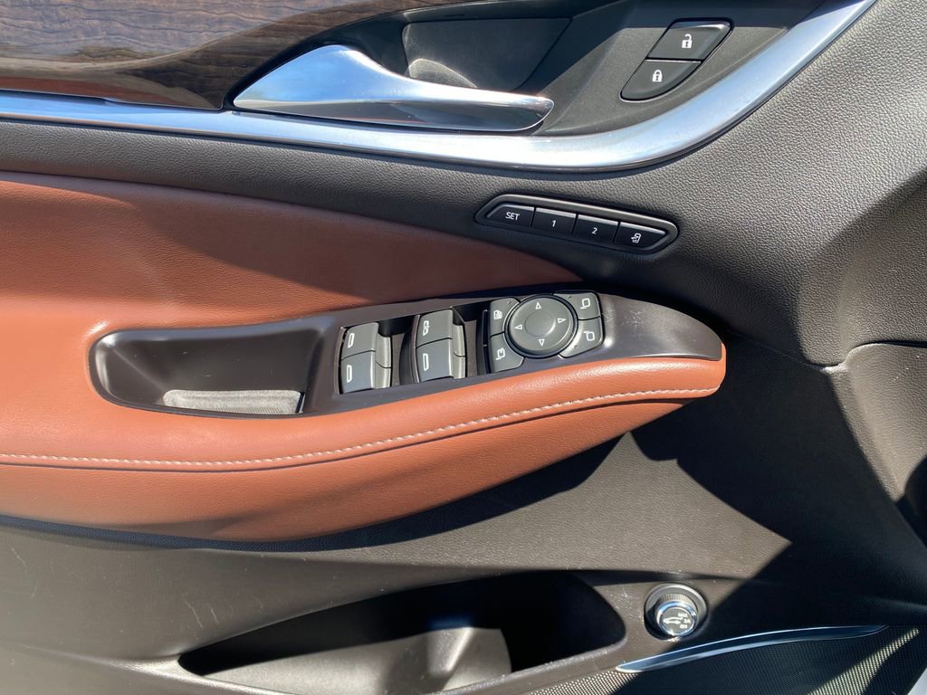 Used 2020 Buick Enclave Avenir w/ Avenir Technology Package AWD/4WD image 15