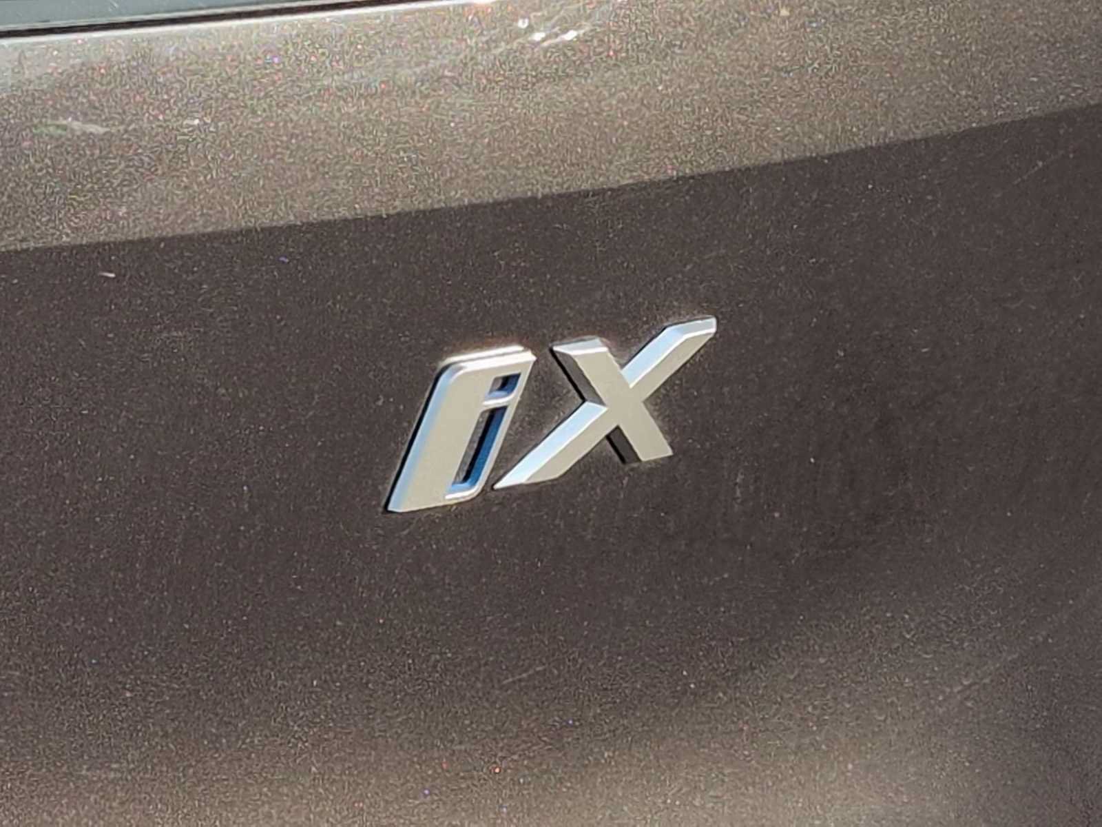 Used 2024 BMW iX xDrive50 w/ Premium Package AWD/4WD image 13