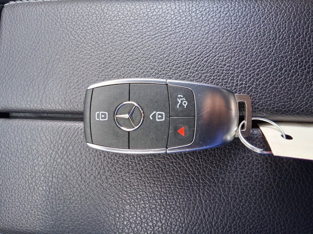 Used 2023 Mercedes-Benz GLB 250 image 16