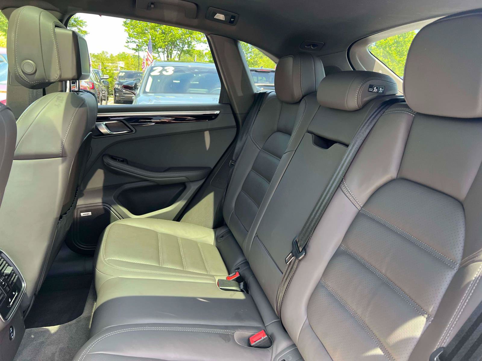 Used 2022 Porsche Macan AWD/4WD image 30