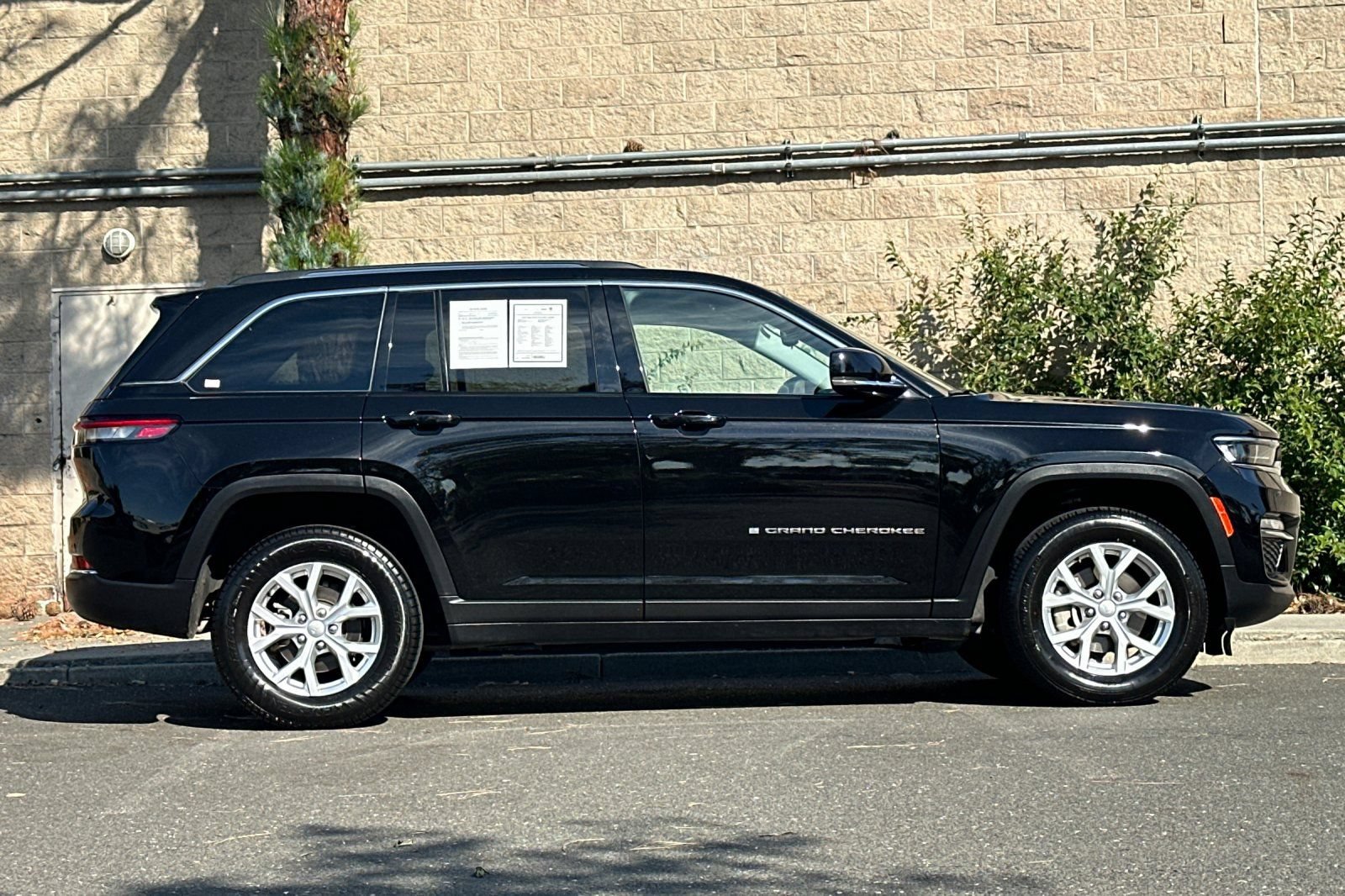 Used 2024 Jeep Grand Cherokee Limited AWD/4WD video 2