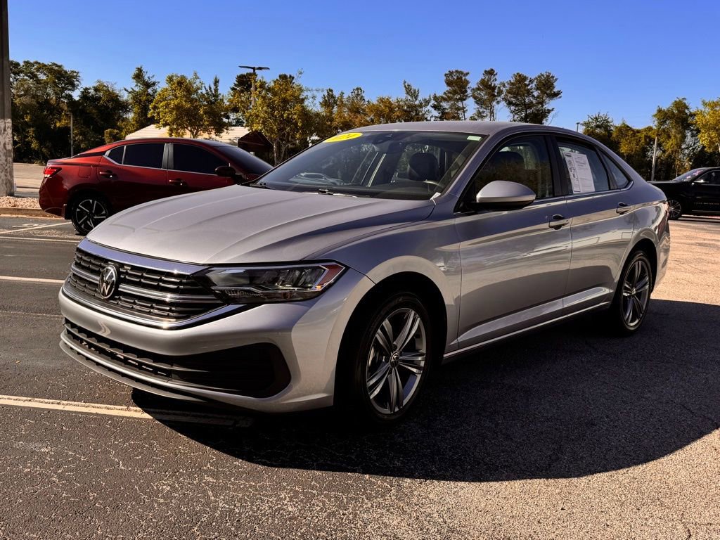 Used 2024 Volkswagen Jetta SE FWD image 3