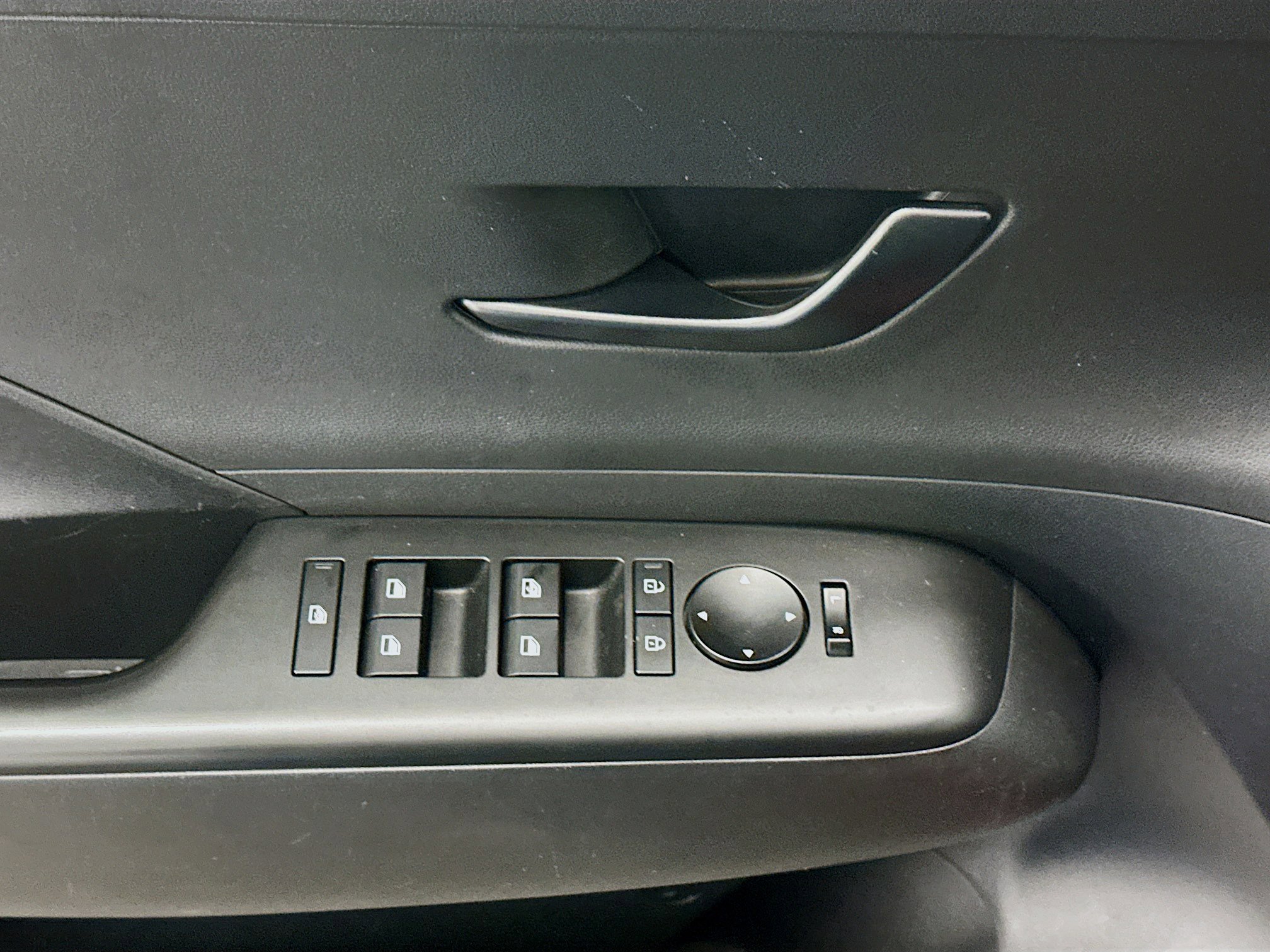 Used 2025 Hyundai Kona SEL image 15