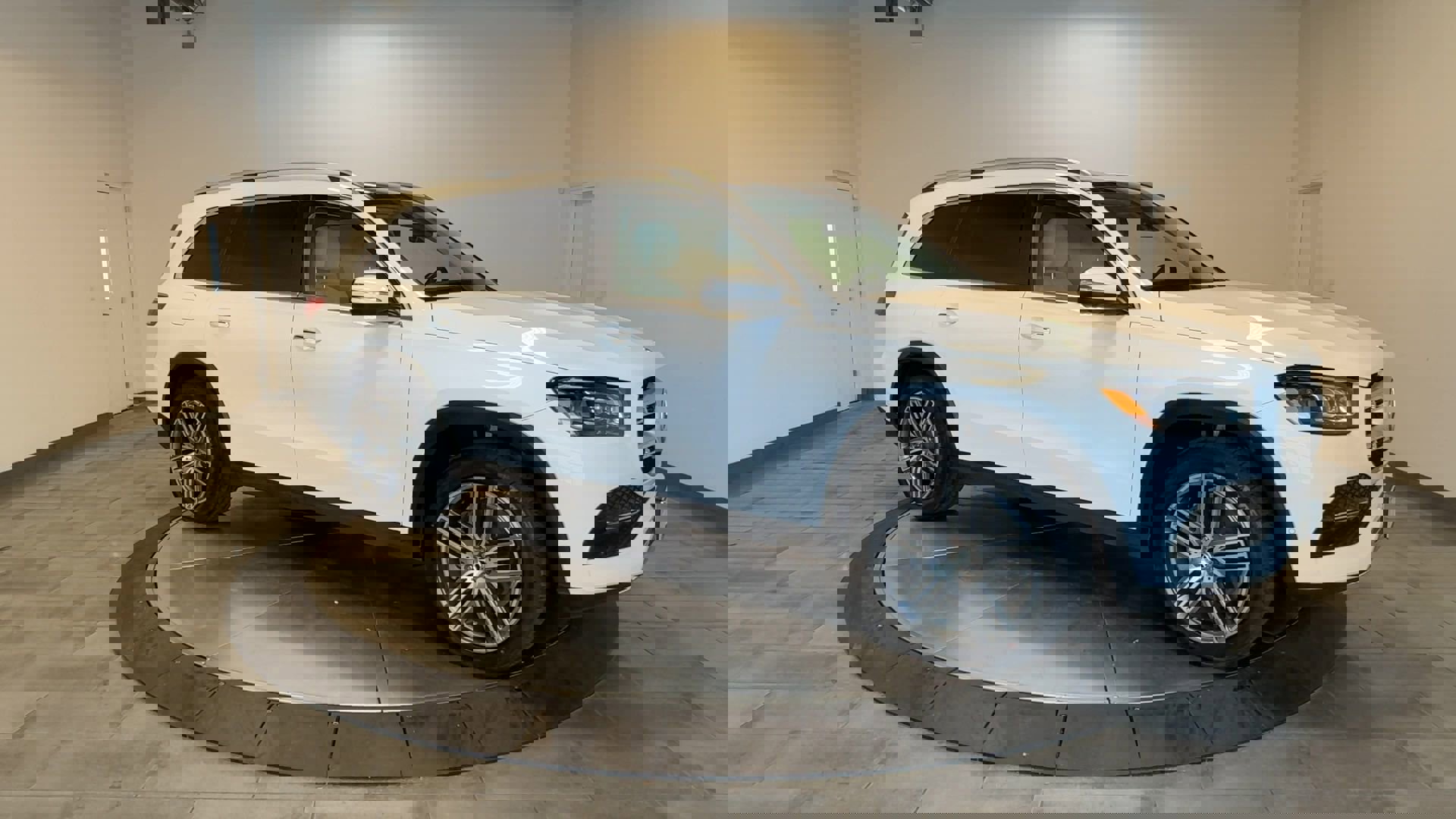 Used 2022 Mercedes-Benz GLS 450 4MATIC image 2