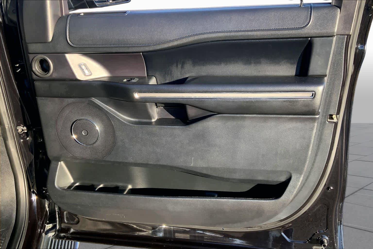 Used 2019 Ford Expedition Max XLT w/ Equipment Group 202A RWD image 22