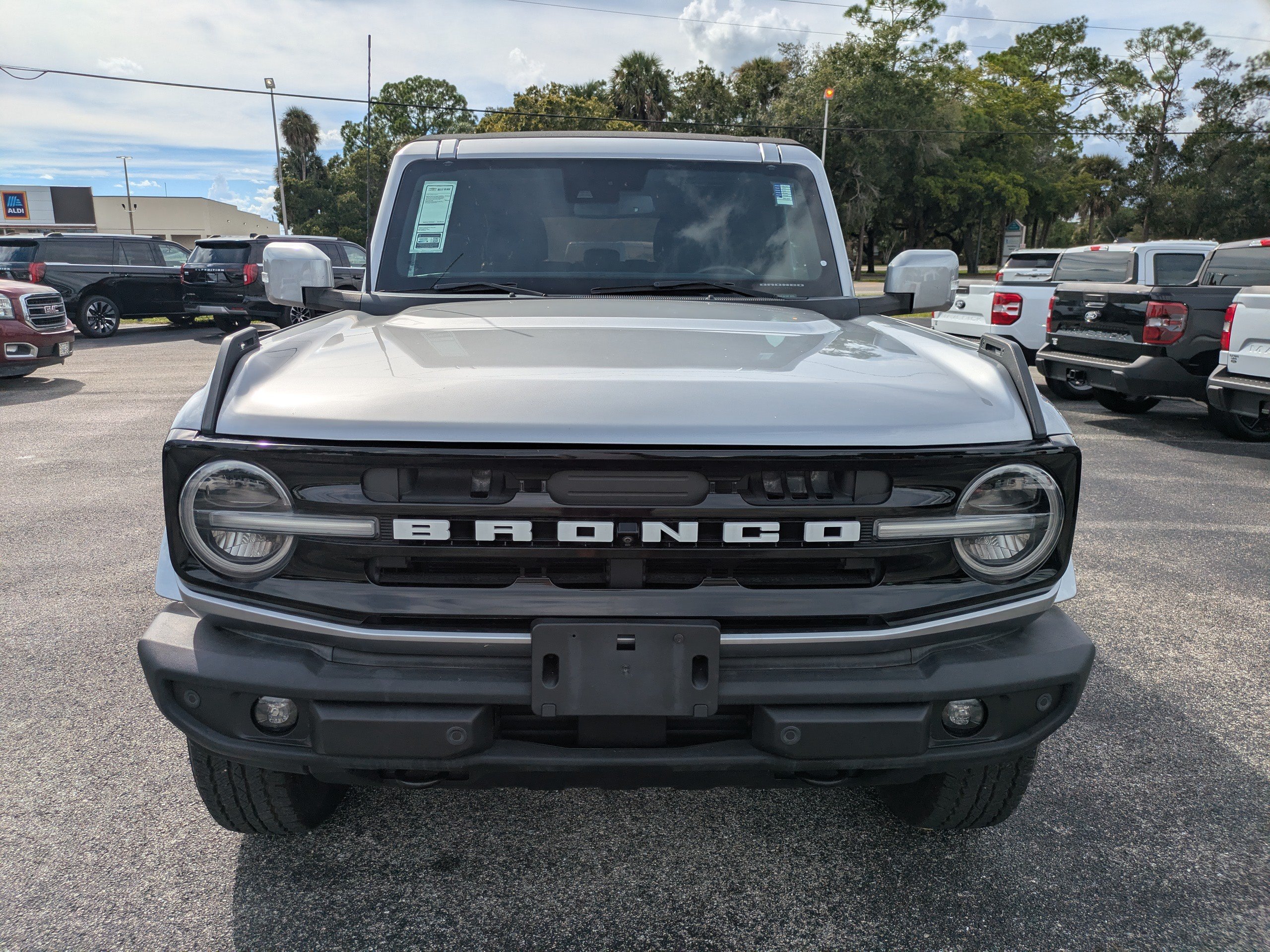 Used 2021 Ford Bronco Outer Banks AWD/4WD image 9