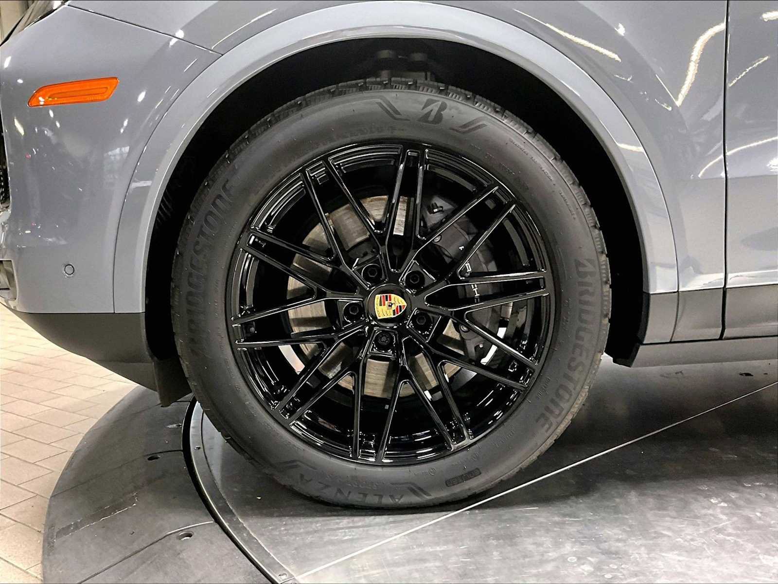 Used 2025 Porsche Cayenne Coupe image 14