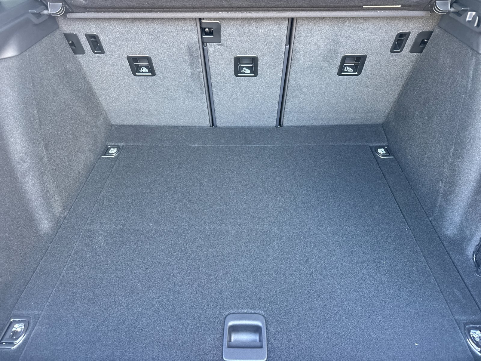 New 2026 Porsche Macan AWD/4WD image 15