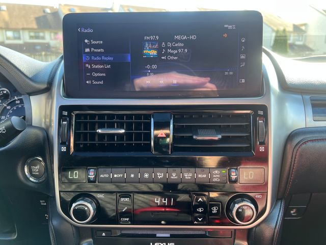 Used 2022 Lexus GX 460 Luxury w/ Sport Design Package AWD/4WD image 22