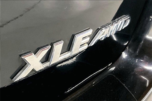 Used 2019 Toyota Highlander XLE image 23