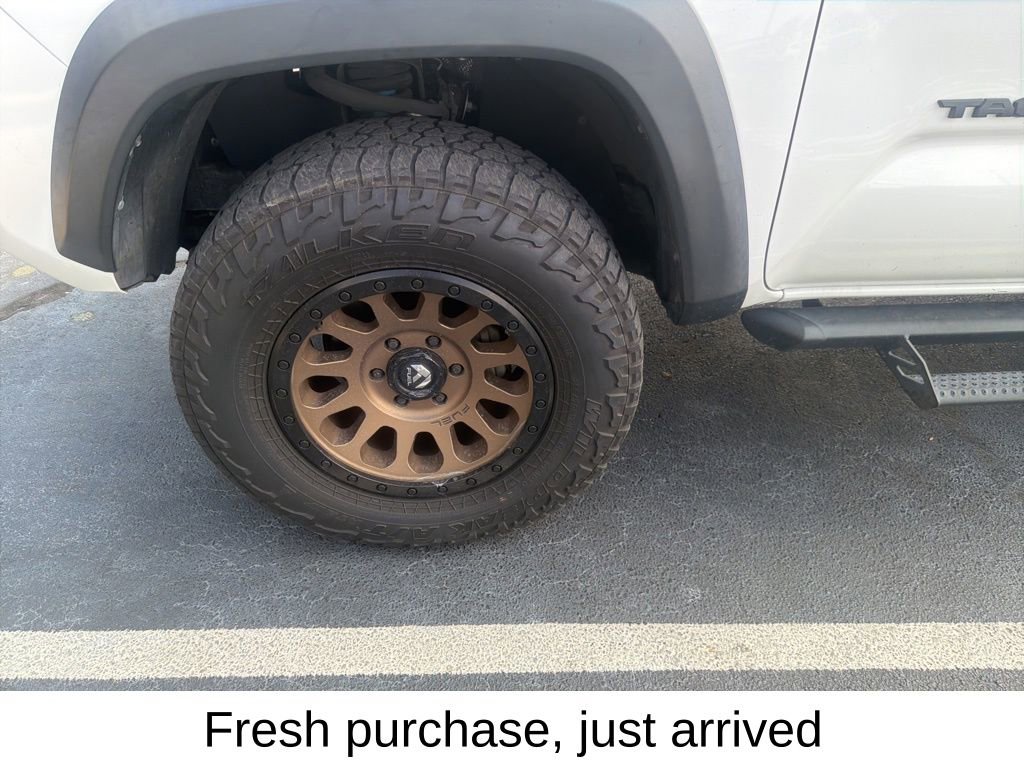 Used 2020 Toyota Tacoma TRD Off-Road image 2