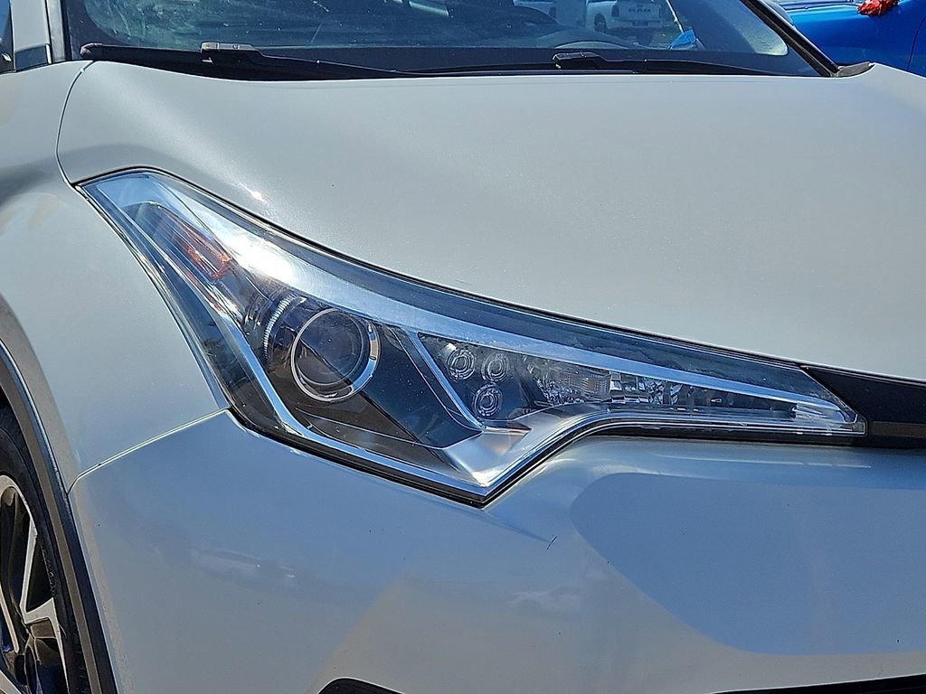 Used 2018 Toyota C-HR XLE FWD image 6
