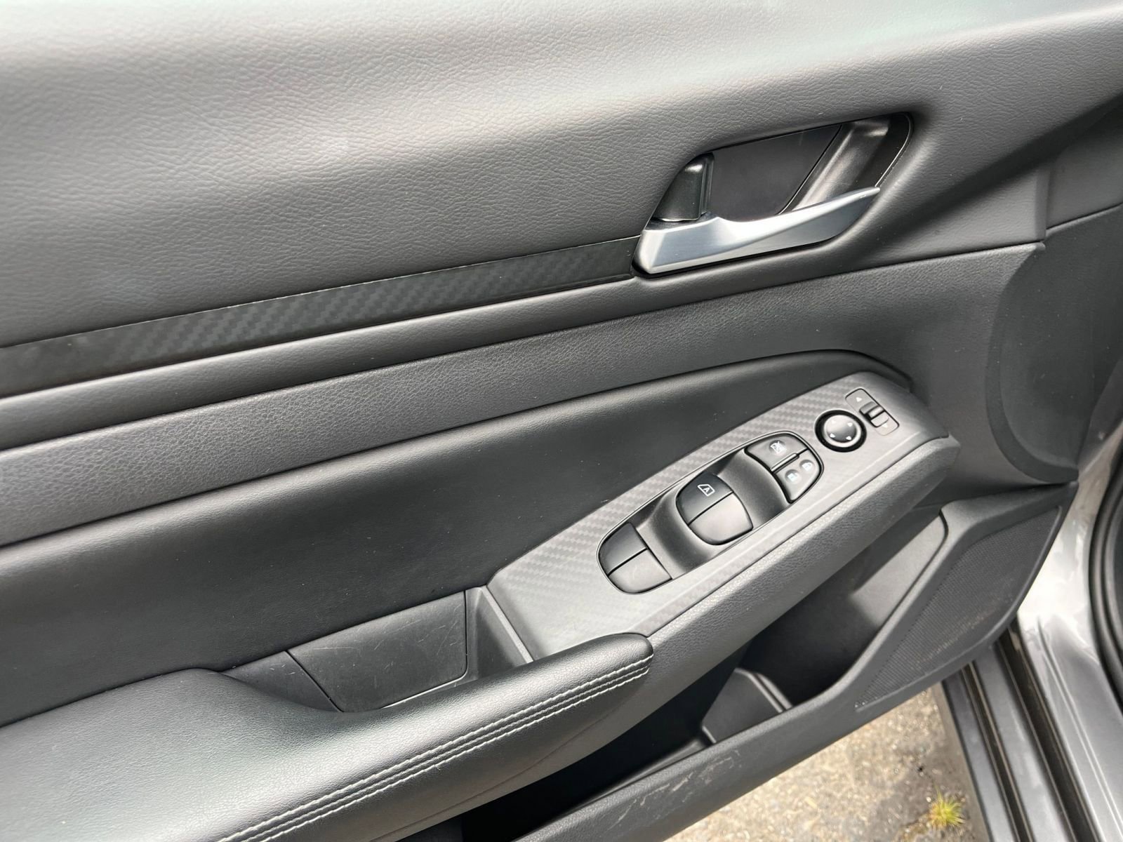 Used 2025 Nissan Altima 2.5 SV FWD image 18