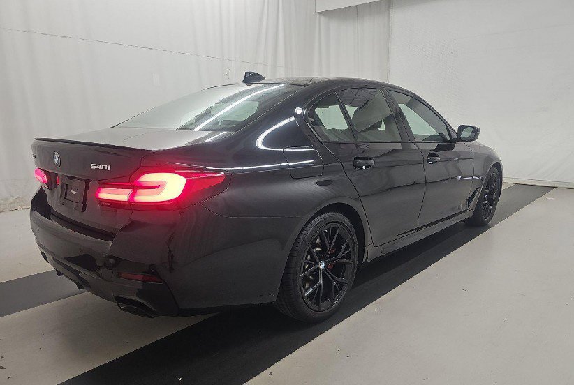 Used 2023 BMW 540i xDrive w/ M Sport Package AWD/4WD image 2