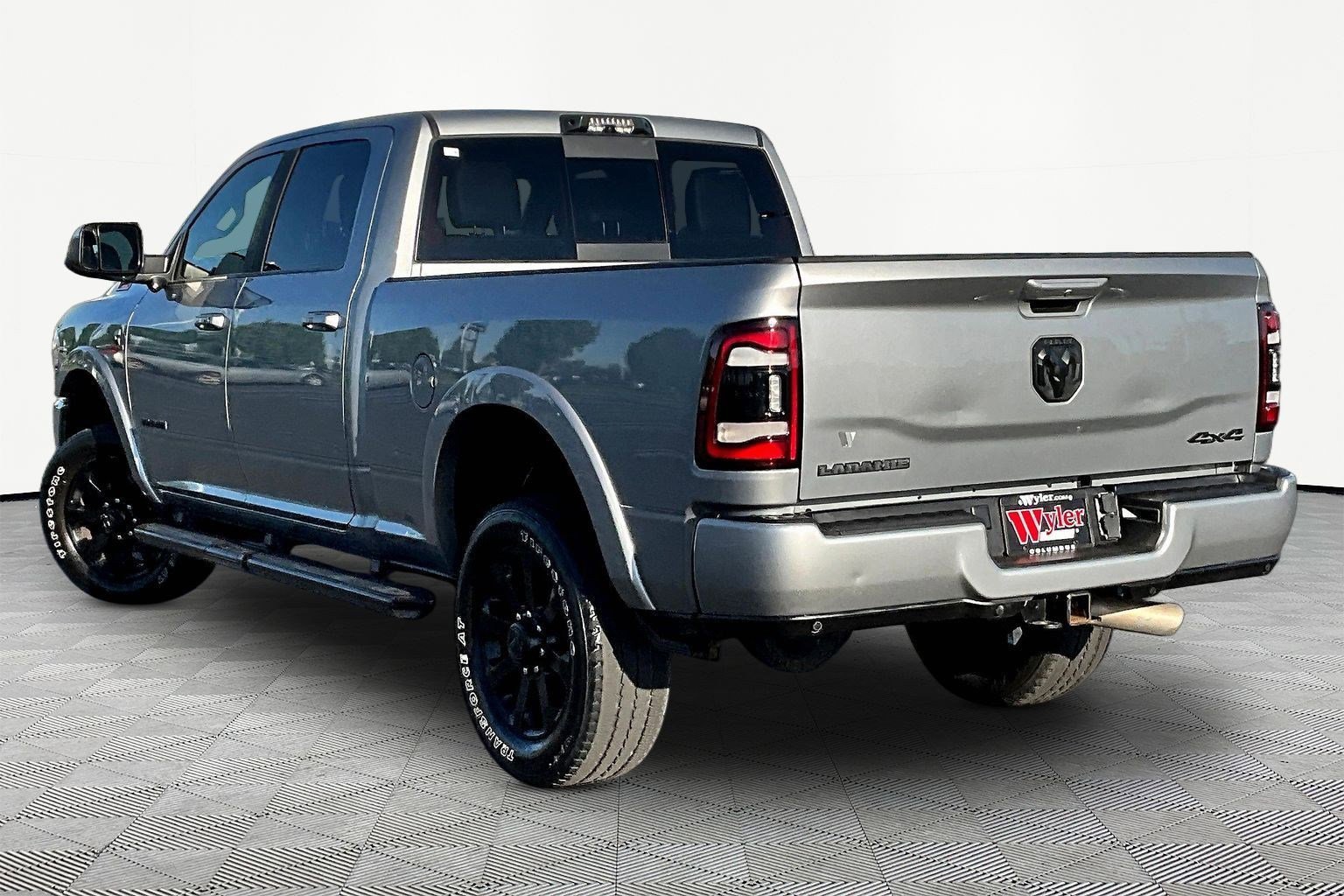 Used 2022 RAM 3500 Laramie w/ Night Edition AWD/4WD image 4
