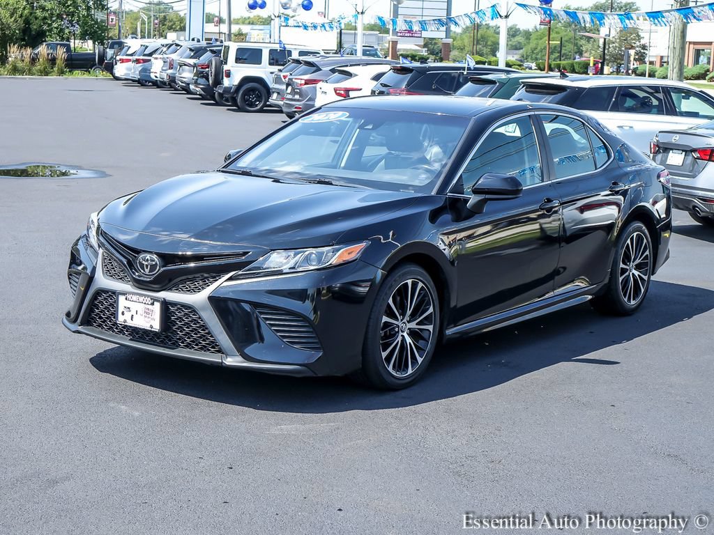 Used 2020 Toyota Camry SE FWD image 3