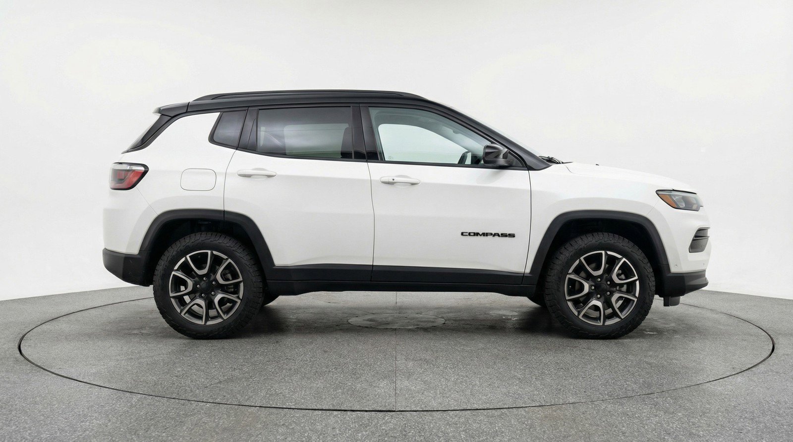 Used 2025 Jeep Compass Trailhawk w/ Trailer Tow Group AWD/4WD image 11