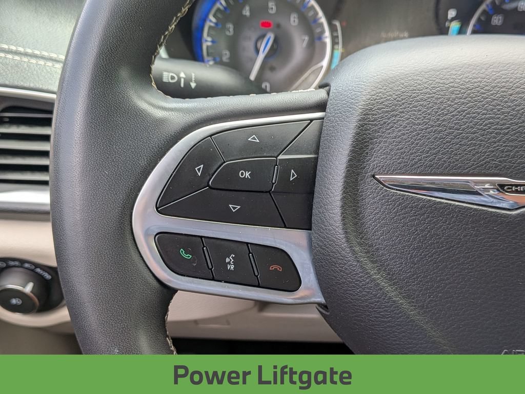 Used 2023 Chrysler Pacifica Limited FWD image 21