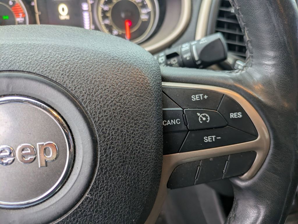 Used 2016 Jeep Cherokee Latitude w/ Cold Weather Group image 28