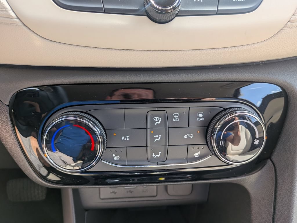 Used 2023 Buick Encore GX Preferred w/ Cold Weather Comfort Package FWD image 18