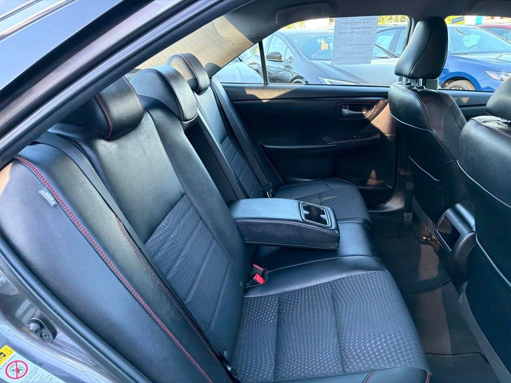 Used 2015 Toyota Camry SE FWD image 13