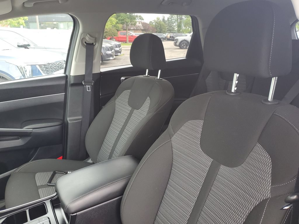Certified 2023 Kia Sorento LX AWD/4WD image 11