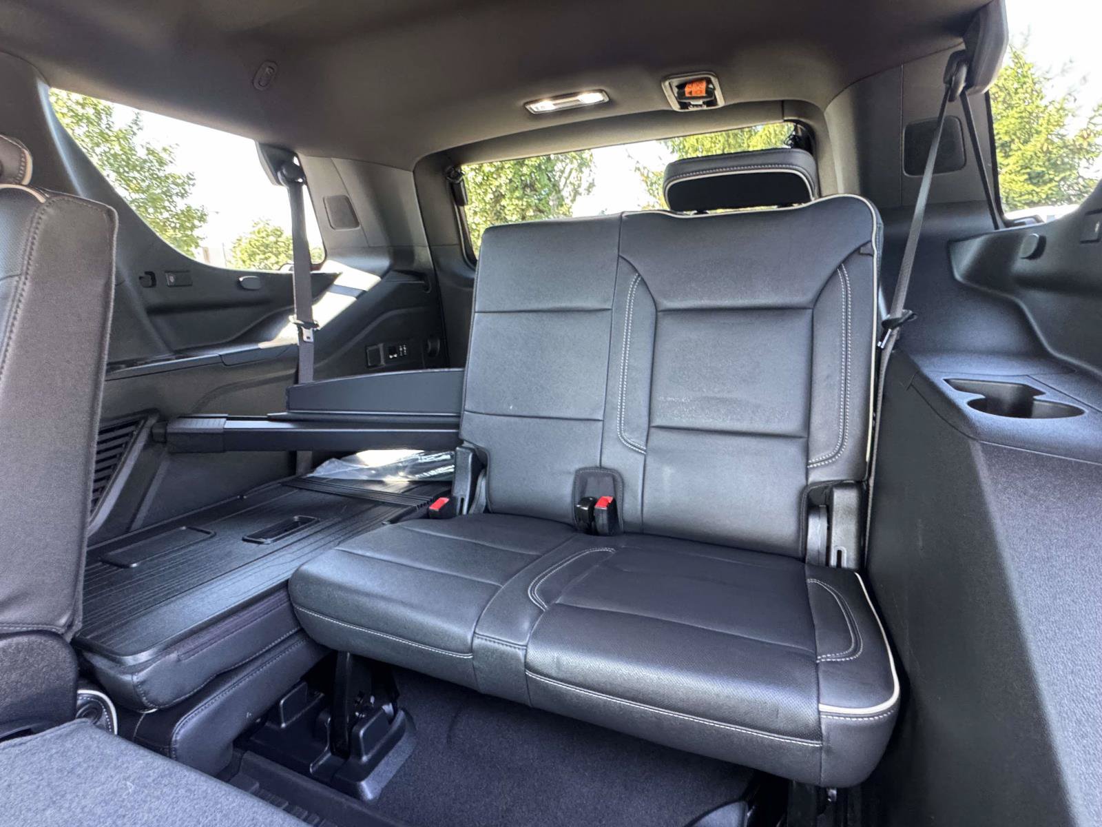 Used 2024 GMC Yukon SLT w/ SLT Luxury Package AWD/4WD image 16
