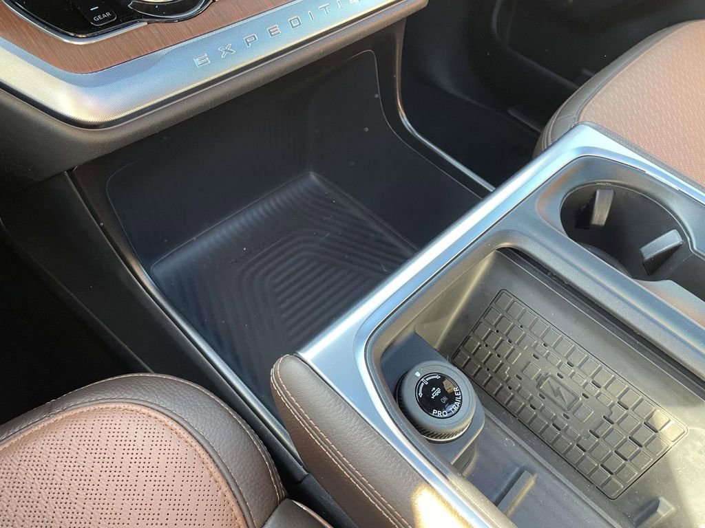 Used 2025 Ford Expedition Max King Ranch image 25
