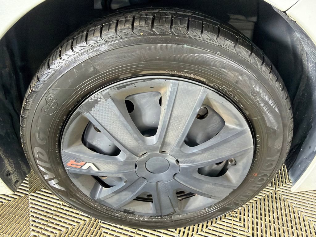 Used 2022 Toyota Corolla LE image 12