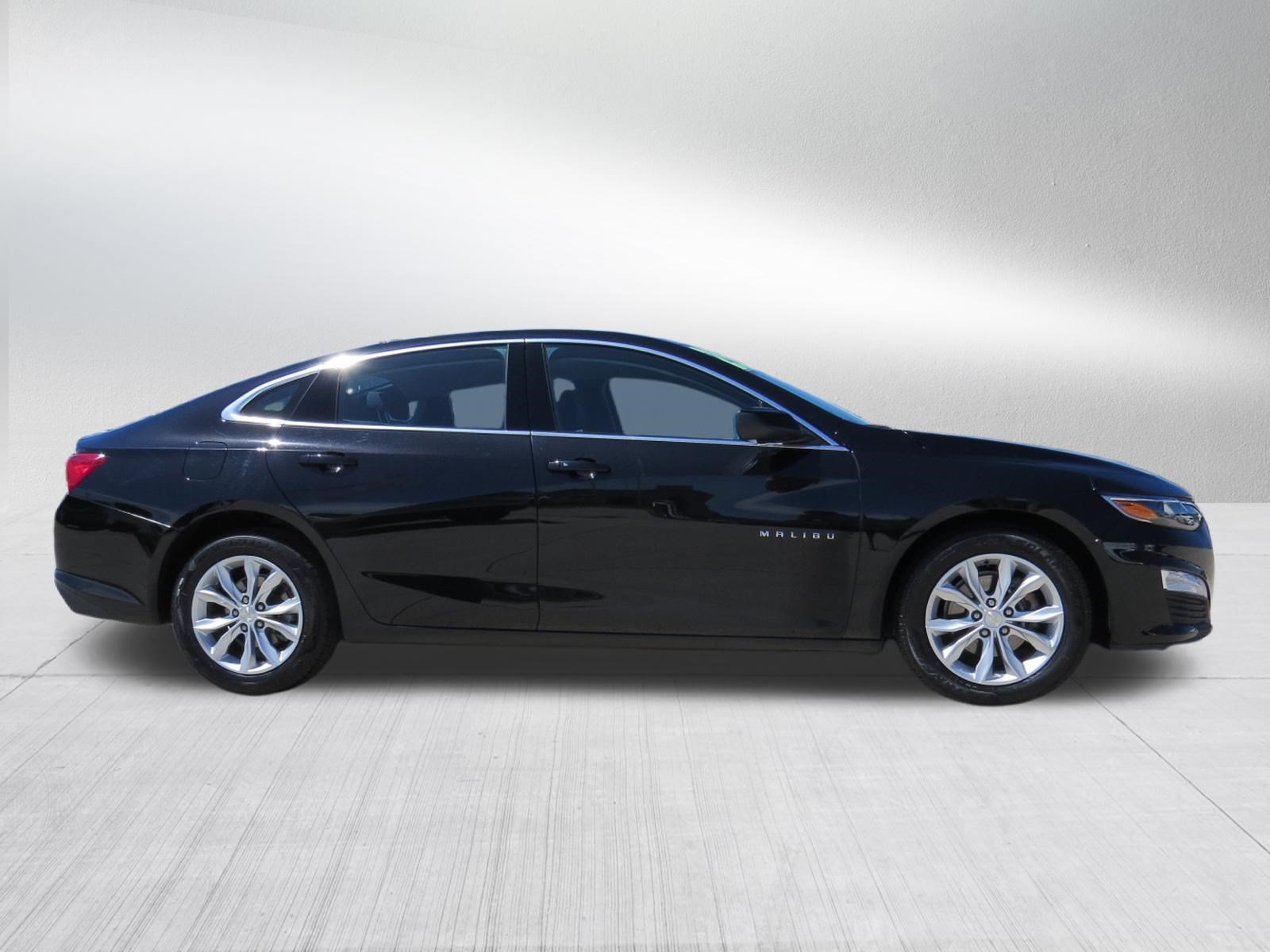 Used 2025 Chevrolet Malibu LT FWD image 2