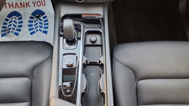 Used 2023 Volvo XC60 B5 Plus image 29