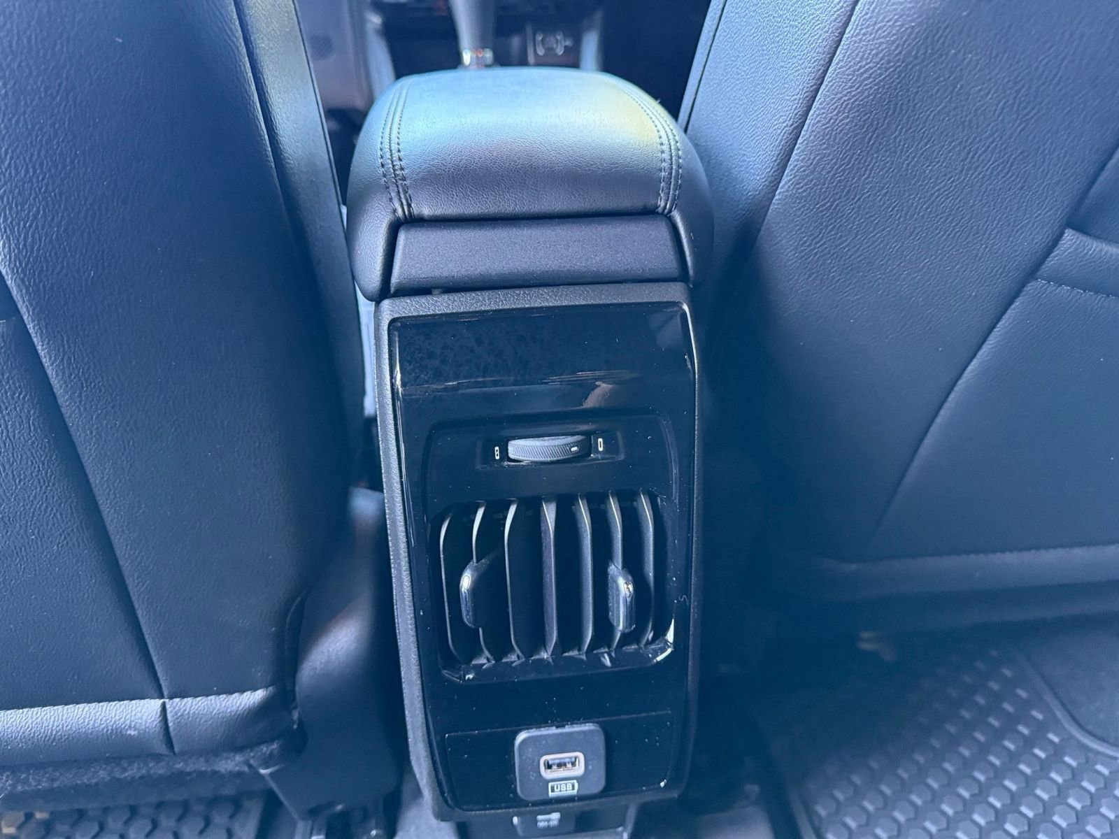 Used 2025 Jeep Compass Trailhawk image 24