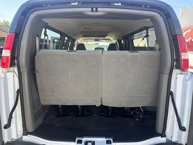 Used 2009 Chevrolet Express 3500 Extended Passenger image 19