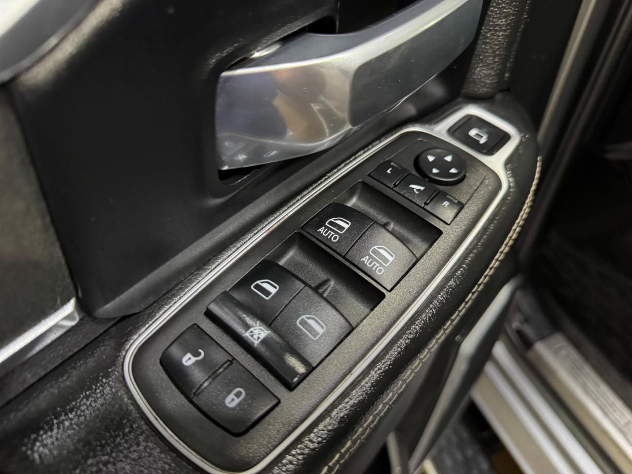 Used 2022 RAM 3500 Laramie AWD/4WD image 30