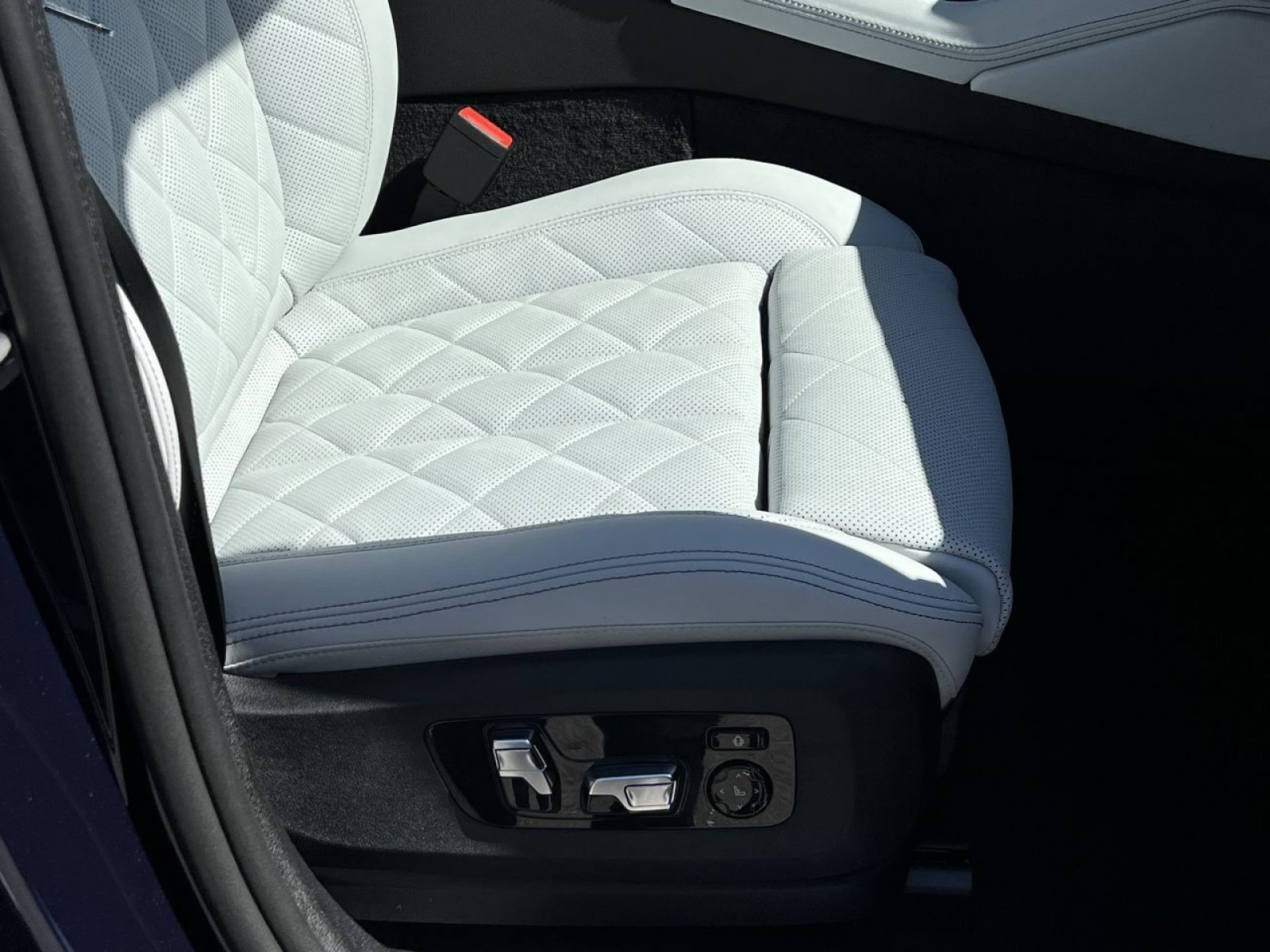 New 2026 BMW X6 xDrive40i AWD/4WD image 27