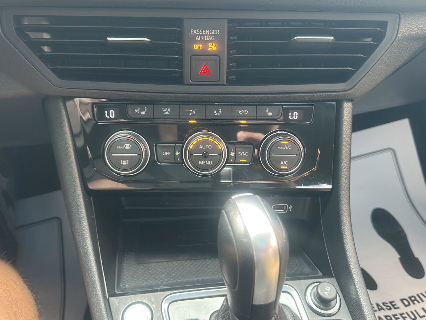 Used 2020 Volkswagen Jetta SEL FWD image 23