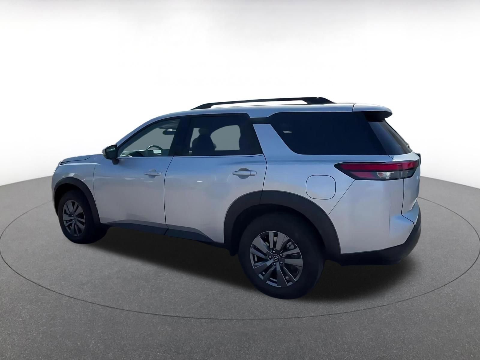 Used 2025 Nissan Pathfinder SV AWD/4WD image 10