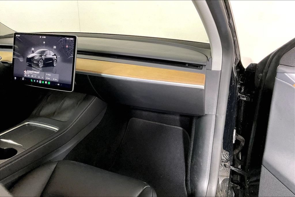 Used 2024 Tesla Model Y 2WD image 15