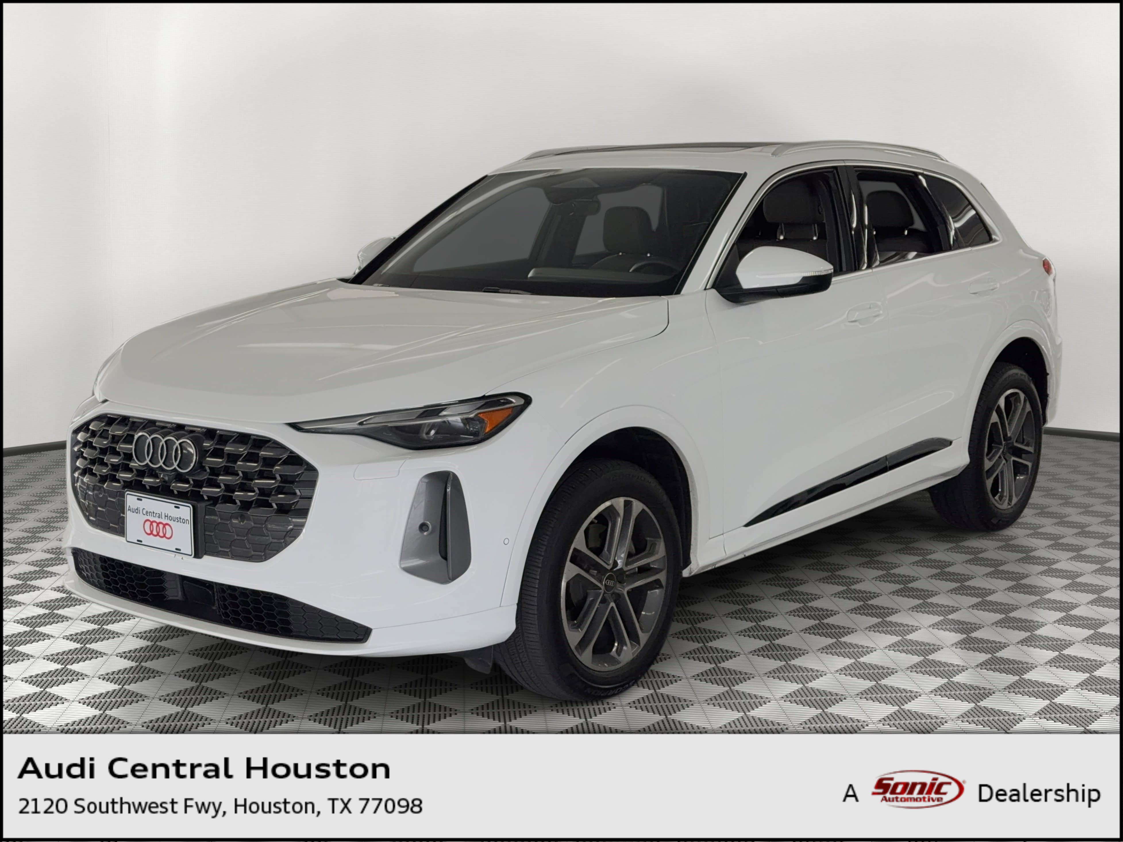 Used 2025 Audi Q5 Premium w/ Convenience Package AWD/4WD image 1