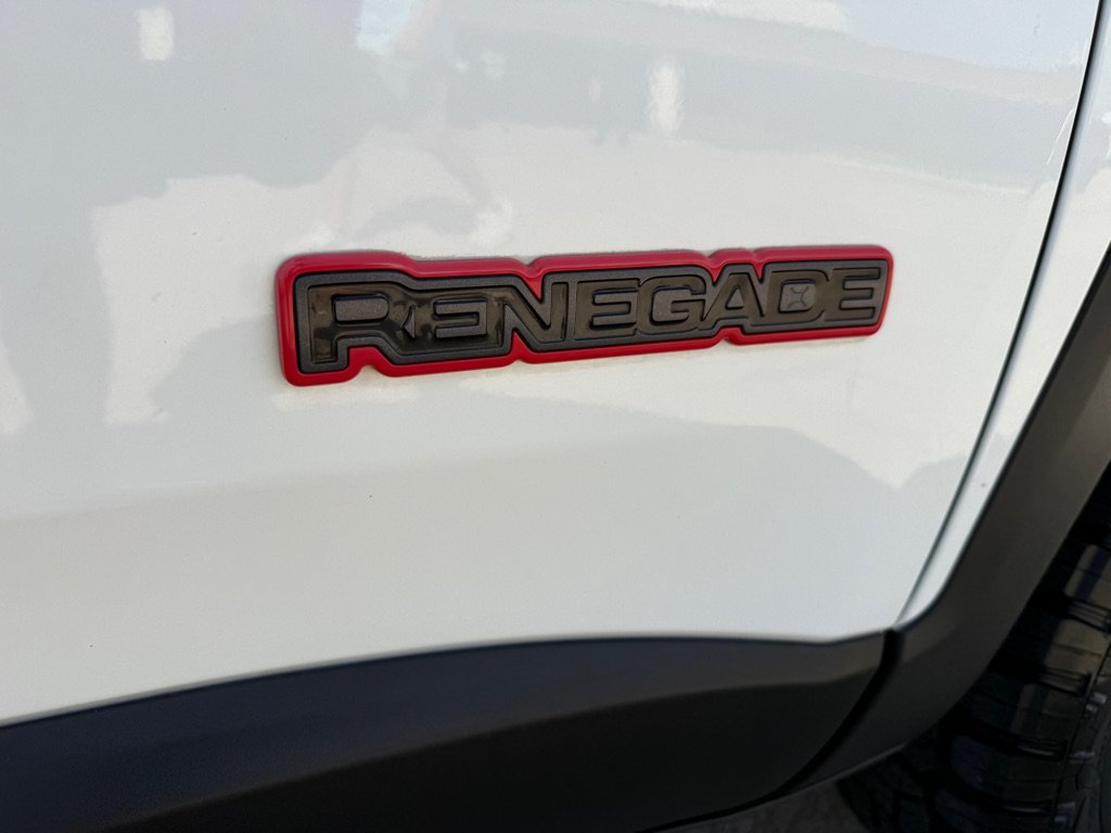 Used 2018 Jeep Renegade Trailhawk AWD/4WD image 8